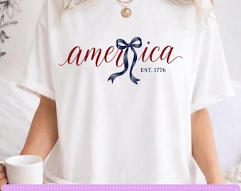 Amerika EST 1776 Patriotisch Bloemen PNG, USA Script Damesshirt Ontwerp, Rood Wit Blauw T-shirt, 4 juli Cadeau Grafische Download