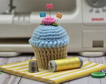 Pelote d'épingles à cupcakes, coussin d'épingles à cupcakes, cupcake au crochet, jouer à la nourriture pour cupcakes, glaçage bleu cupcake