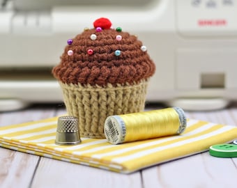 Pelote d'épingles à petit gâteau au crochet (vanille, chocolat ou fraise)