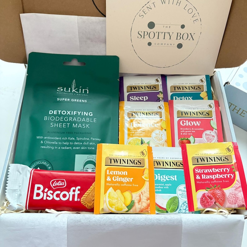 Fruit tea and facemask gift hamper with biscoff biscuit. Can be personalised by adding a handwritten note to the card
Sukin facemask and seven Twining fruit and herbal tea enveloped bags