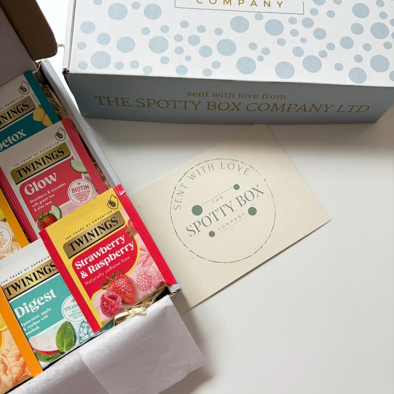 Fruit tea and facemask gift hamper with biscoff biscuit. Can be personalised by adding a handwritten note to the card
Sukin facemask and seven Twining fruit and herbal tea enveloped bags