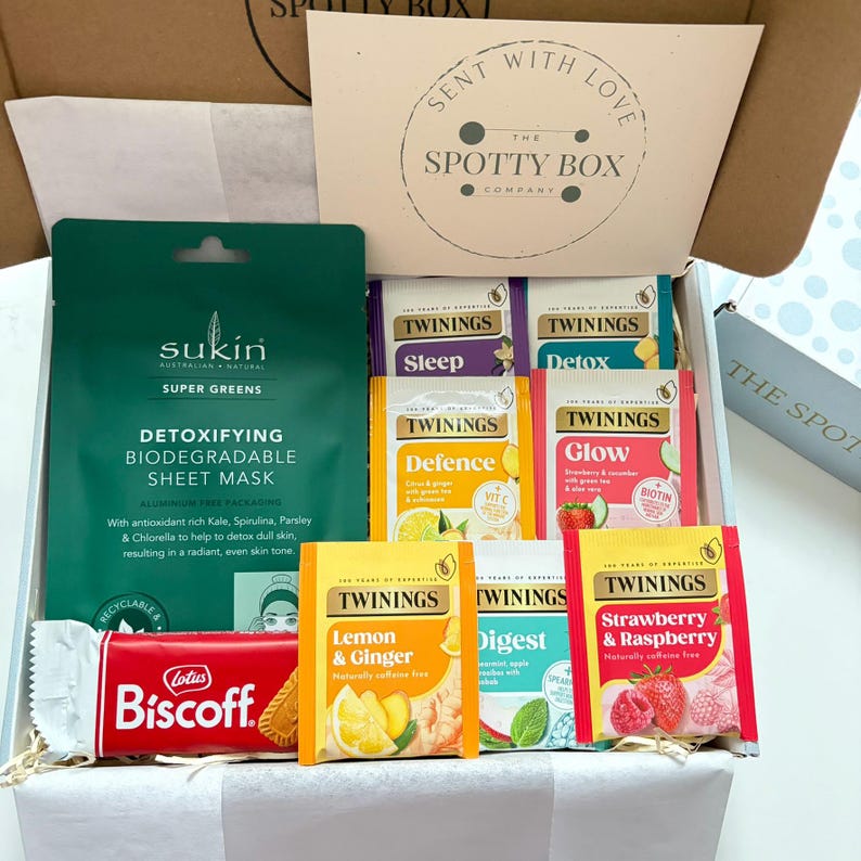 Fruit tea and facemask gift hamper with biscoff biscuit. Can be personalised by adding a handwritten note to the card
Sukin facemask and seven Twining fruit and herbal tea enveloped bags