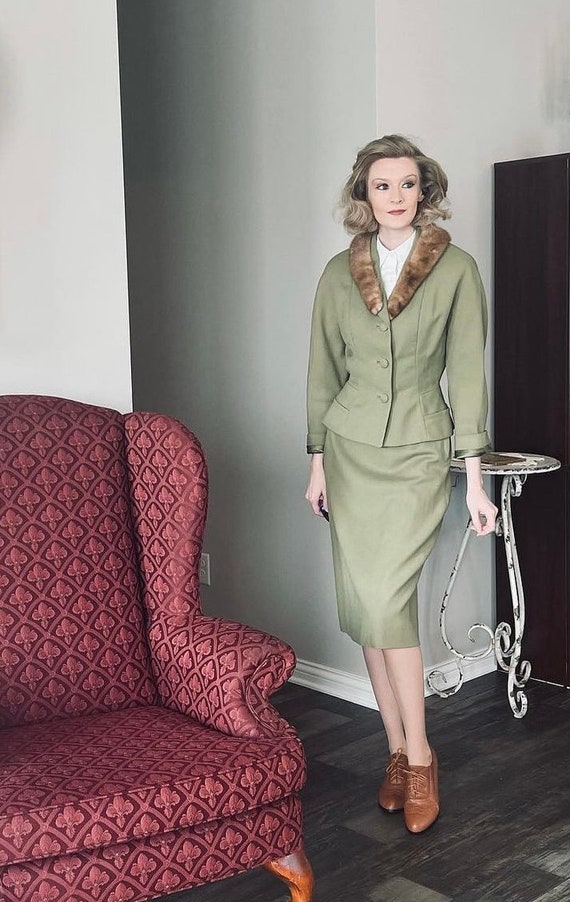 1950s Sattire Skirt Suit - image 2