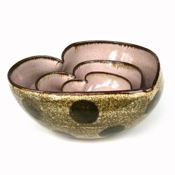 3 Nesting Heart Dishes ... 6 inches