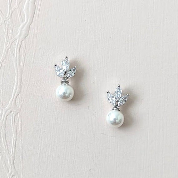 Minimalist Pearl Earrings, Simple Pearl Earrings, Pearl Drop Earrings,  Wedding Earrings, Dangle Earrings, Wedding Jewelry, Gift for her