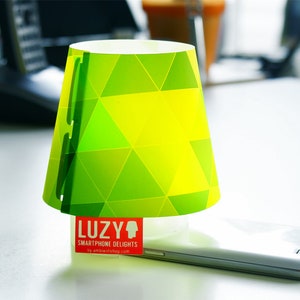 LUZY Smartphoneleuchte Lampenschirm fürs Handy Bild 1