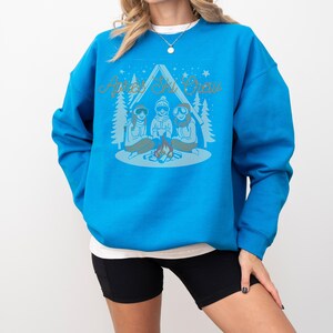 Apres Ski Crew Crewneck Sweatshirt, Retro Skier Jumper, Winter Skiing Sweater, Ski Lover Gift, Mountain Sports Apparel, Ski Trip, Snow