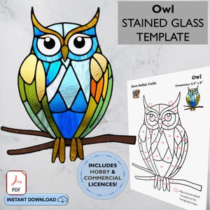 Puede incluir: Una plantilla de vitral de un búho con piezas de vidrio de colores. La plantilla mide 16,5 cm por 20,3 cm e incluye instrucciones para los bucles de suspensión. La plantilla es para uso personal y comercial.