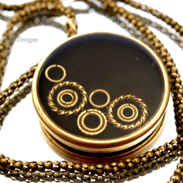 Modern Resin Cast Resin Necklace Gold Plated Mod Look Circles Necklace