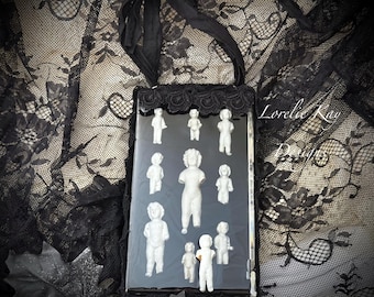 A Study in Charlottes Wall Hanging Acrylic Resin Picture One-of-a-Kind Mixed Lorelie Kay Original