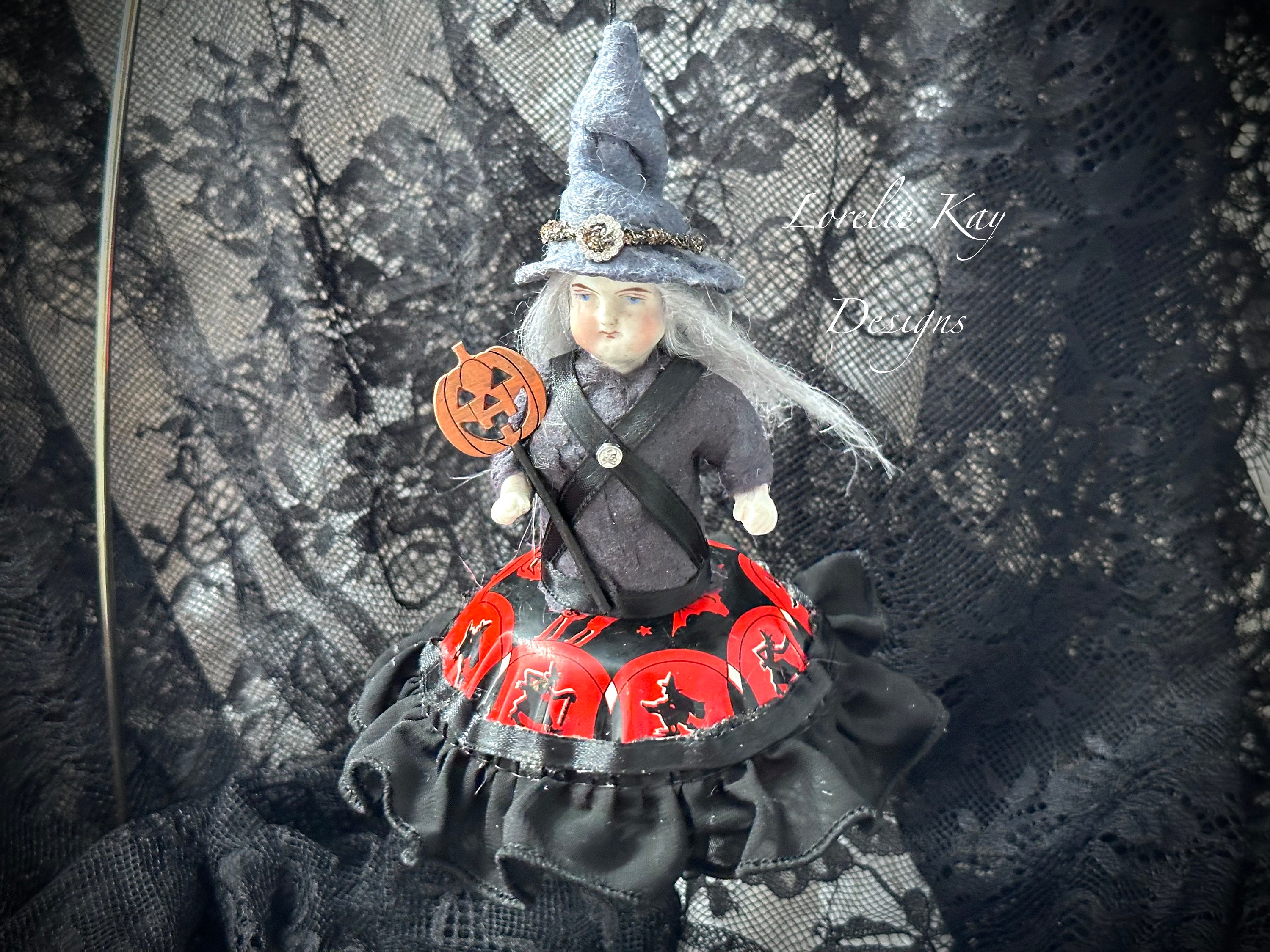 ハロウィン 魔女の人形と飾りセット30アイテム 【公式通販】 ハロウィン 魔女の人形と飾りセット30アイテム 【公式通販】