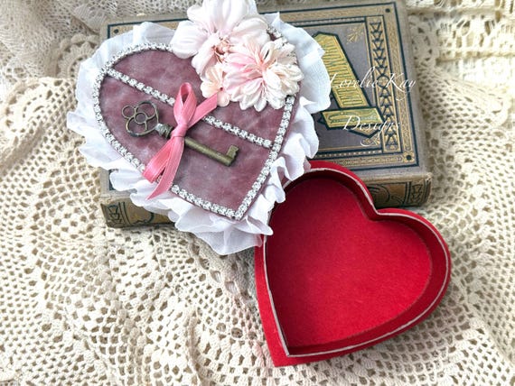 Key to My Heart Shabby Velvet Heart Candy Box Vintage  display picture 1