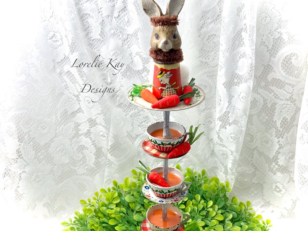 Bunny's Tea Party Tower Art Doll Bambola con tema coniglio
