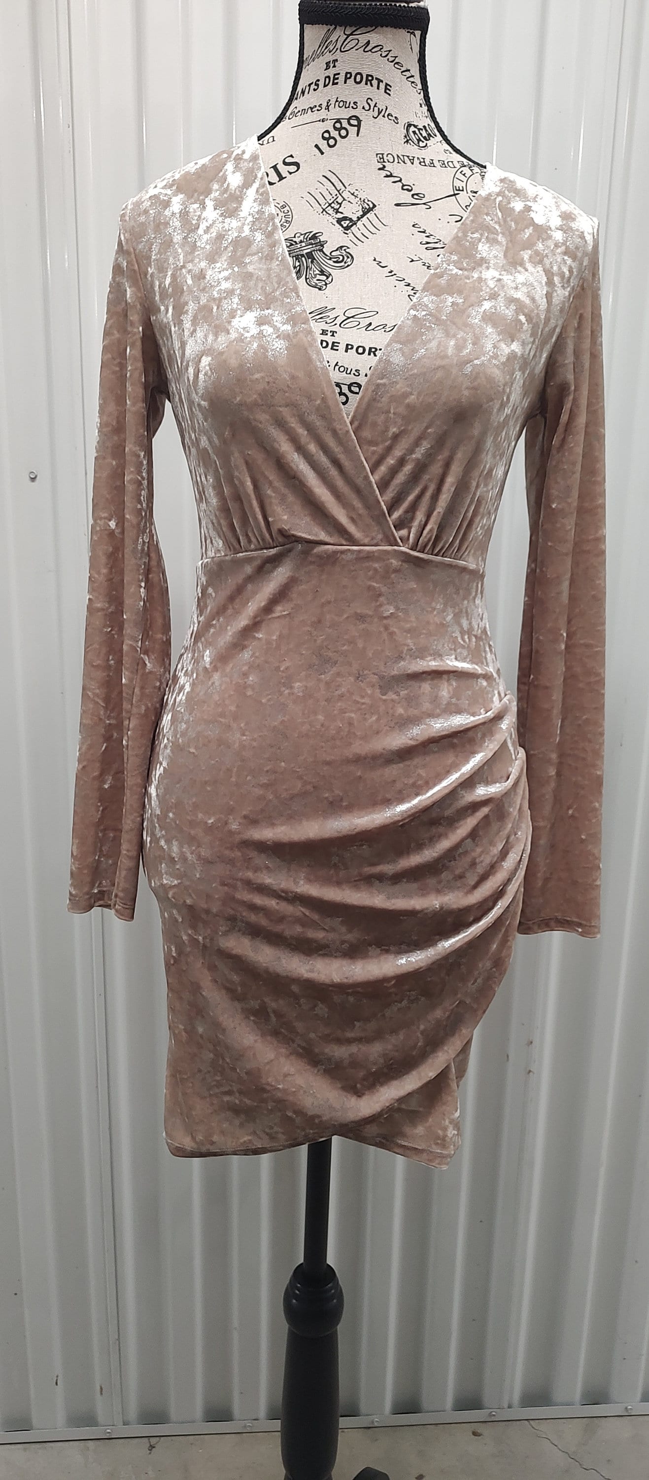 slim fit dress slacks Gold Sequin Black Base 3D Leaf Trumpet Dramatic Prom Dress