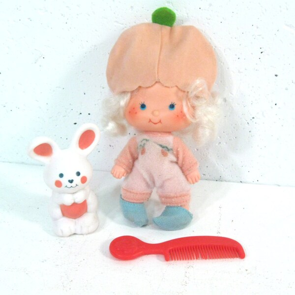 Vintage 1979 Strawberry Shortcake doll, Apricot and Hopsalot pet bunny