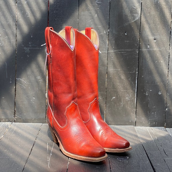 Womens 7, Frye boot, red frye boots, vintage frye boots, red cowgirl boots, snip toe boots, womens western wear, FREE USA SHIPPING