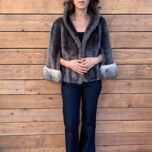 Medium, vegan cape, shops vegan coat, fur trim coat, great condition, FREE USA SHIPPING