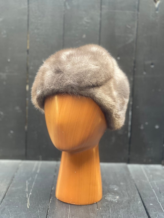 Size small, vintage fur hat, winter fur hat, real… - image 1