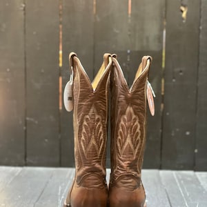 Mens us 9, tony lama boots, brown cowboy boots, round toe boots, mens western wear, FREE USA SHIPPING image 3