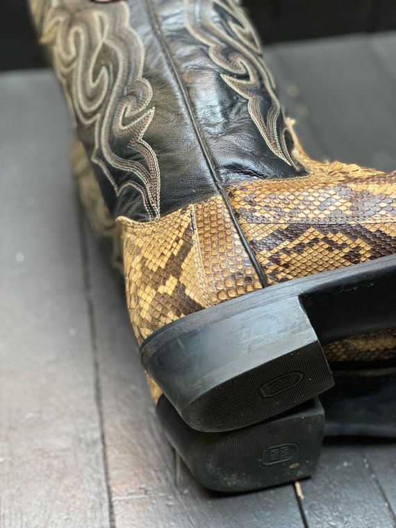 Blue snakeskin deals cowboy boots