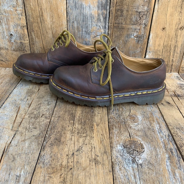 Us 6, Uk 4, Doc Martens, Dr Martens, leather shoes, excellent condition, FREE USA SHIPPING