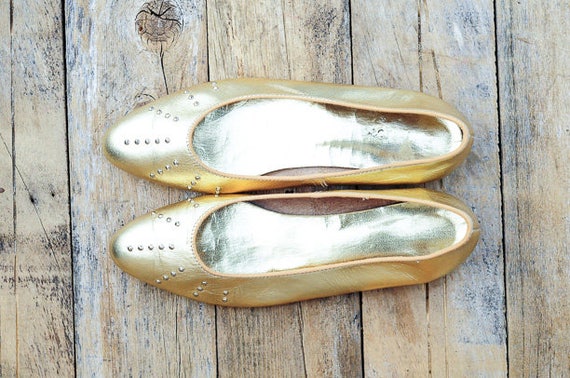Us 9, 1960s shoes, gold flats, wedding shoes, leat