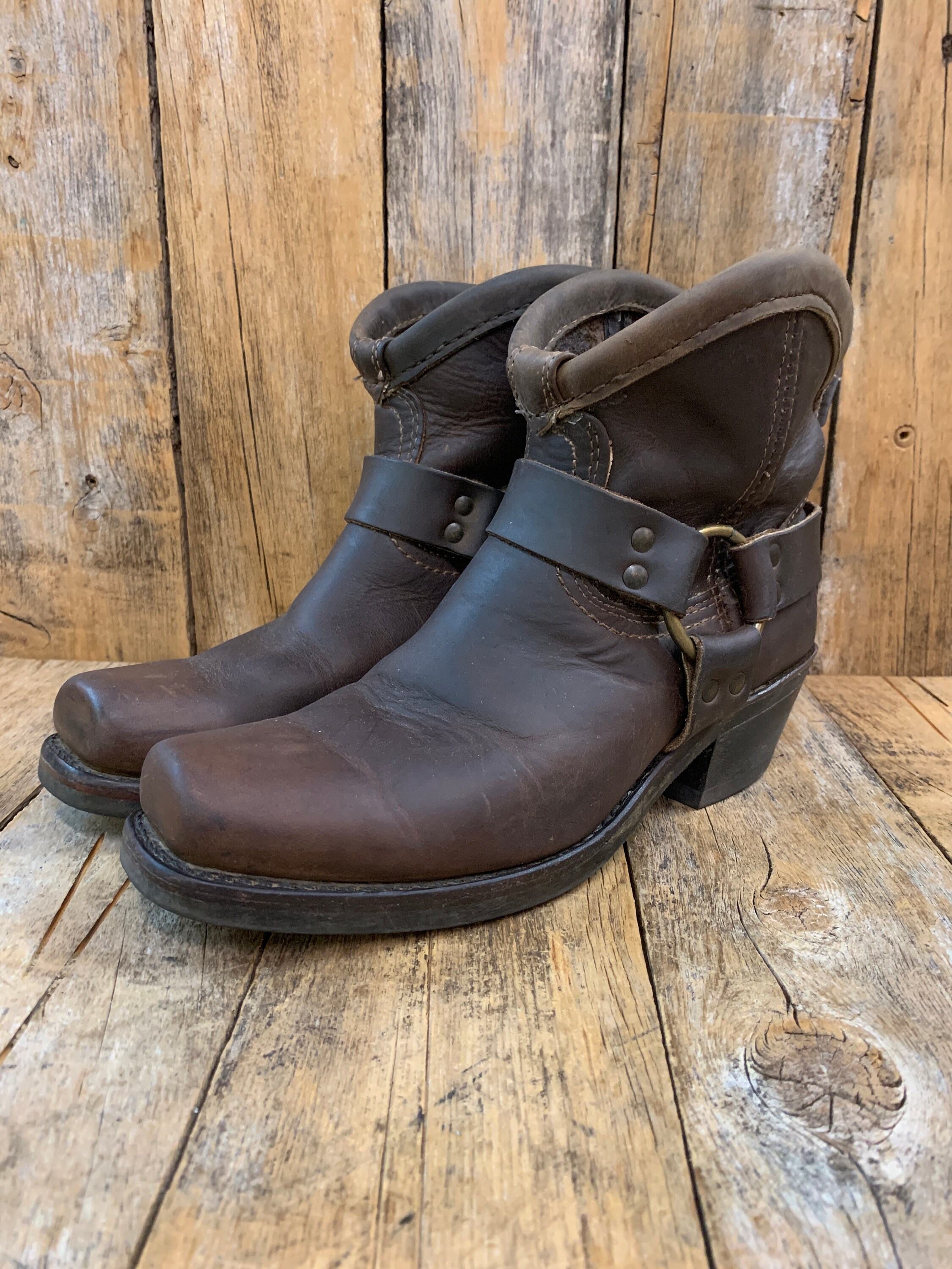 frye womens square toe boots