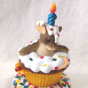 Charming Tails Birthday Figurine "Happy Birthday Surprise" by Dean Griff, Cupcake Birthday Cake Candle Celebration (Mouse) NIB Vintage [Retd