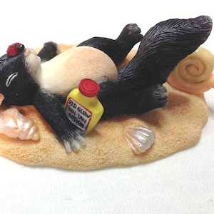 Charming Tails Summer Figurine &quot;Stewart&#39;s Day in the Sun&quot; by Dean Griff, Beach Sunburn (Skunk) Vintage [Retired]