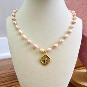 Gold Plated Miraculous Medal Pearl Necklace, dainty pink pearl necklace, Virgin Mary Medallion, dainty Catholic jewelry