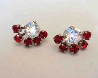 Boucles d'oreilles en cristal Swarovski en pierre fantaisie avec un beau clair de lune en cristal étincelant et une couleur rubis siam,