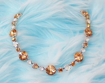 Wunderschöne Halskette mit mehreren Swarovski-Kristallen, Colorado-Topas, hellgrauem Delit, rhodiniert, versilbert
