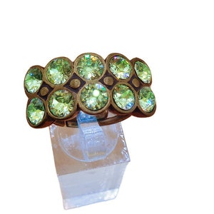 Swarovski-Kristallgrüner Chrysolith-Cocktailring, verstellbare Größe, antik messingplattiert