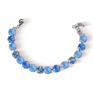 Bracciale stile tennis AEGEAN BLUE con cristalli austriaci, colore Sky Ignite, acquamarina e argento rodiato. immagine 2
