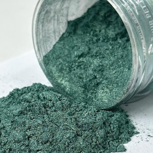 Green Pearl Mica Pigment: Shimmering Powder for Epoxy Resin, Soap, and Crafts (40g)