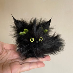 Floof el gato negro esponjoso HECHO A PEDIDO imagen 2