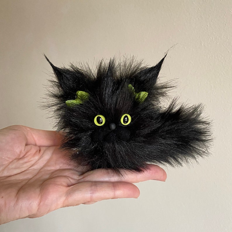 Floof el gato negro esponjoso HECHO A PEDIDO imagen 3