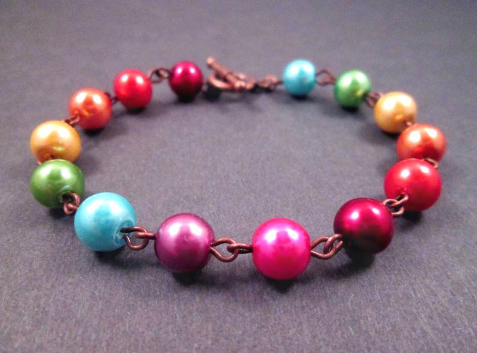 Handmade Black Rainbow Pearl & White Coin Pearl Elastic Bracelet – 7.5 Inches, Skysk