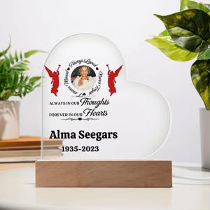 Herz Acryl Plakette mit Foto, Erinnerungs Andenken, personalisiertes Geschenk, LED Licht Basis, Individuell gravierte Plakette, herzförmiges Acryl
