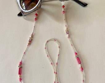 Little Stars & Sparkly Flowers in this Dainty Eyeglass Chain