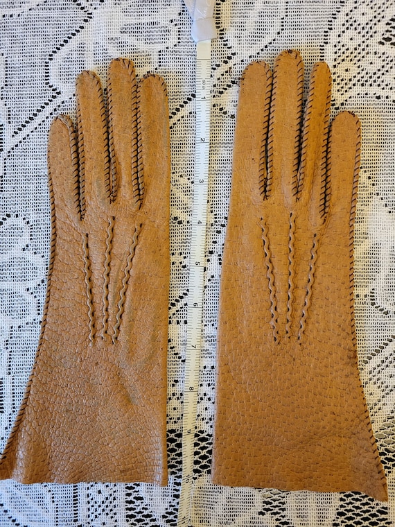 Vintage unlined leather gloves in soft brown