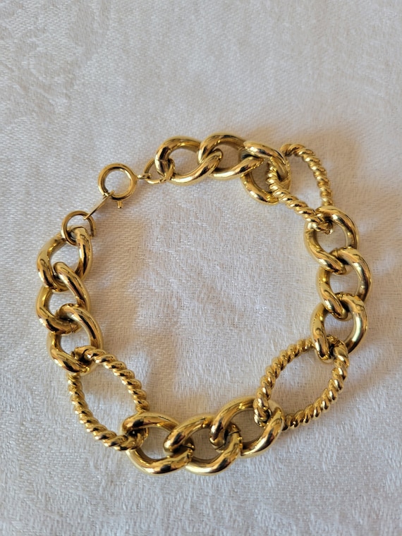 Vintage Trifari gold tone chain link bracelet