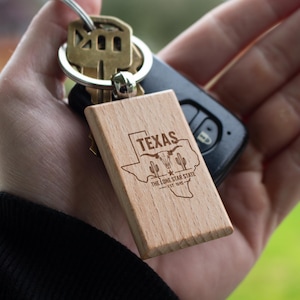 Texas State Karte Umriss Gravur Schlüsselanhänger - Wählen Sie Ihr Zustand Geschenk für Männer, Papa, Freund, Freund - Gravierter Holz Schlüsselanhänger - Individuelles Geschenk