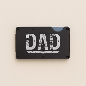 Cartera metálica grabada para papá: El hombre. El mito. La leyenda. Regalo personalizado para el Día del Padre. Cartera delgada con RFID para papá, abuelo y esposo.