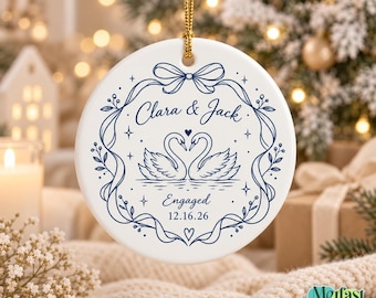 Adorno navideño para la primera Navidad de los prometidos, adorno de compromiso personalizado, regalo personalizado para parejas, recuerdo de recién comprometidos, regalo de compromiso navideño