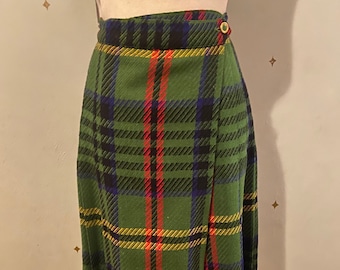 Vintage 100% wool tartan plaid pleated kilt skirt • by Arlequin Paris • size 10