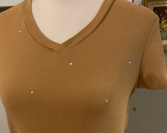 Vintage y2k light brown rhinestone V-neck T-shirt • by Energie • size xl
