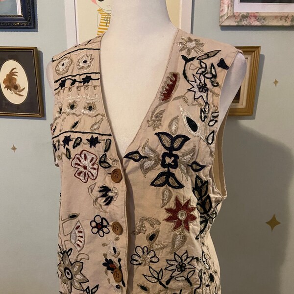 Vintage cotton floral embroidered vest • by Tanzara International • size medium