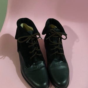 Vintage black leather and suede cuff ankle lace up booties • by Zanon and Zago • size 36 (5 or 5.5 US)