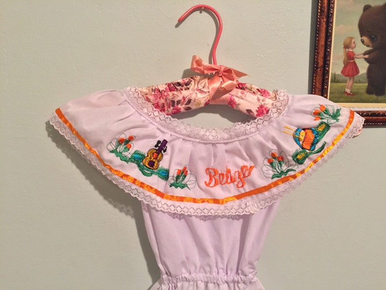 Vintage embroidered Belize girl/'s dress with lace trim